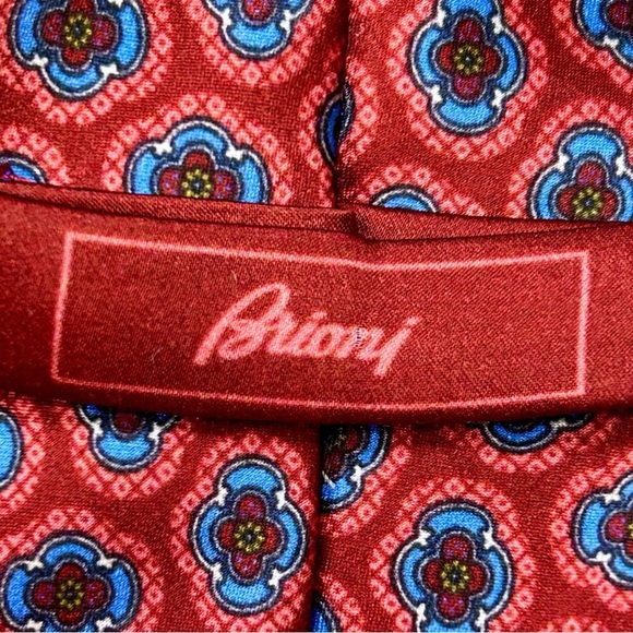 Brioni Red Floral Medallion Silk Tie – Hand Made in Italy - Picture 4 of 5